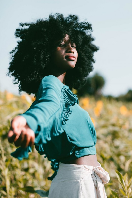 Healthy, beautiful hair. How to pH balance your hair for healthier hair. The right pH level for hair. How the wrong pH could be contributing to dandruff, itchy scalp, and dermatitis. The optimal pH level of your hair, skin, and scalp. Vinegar rinse for hair.